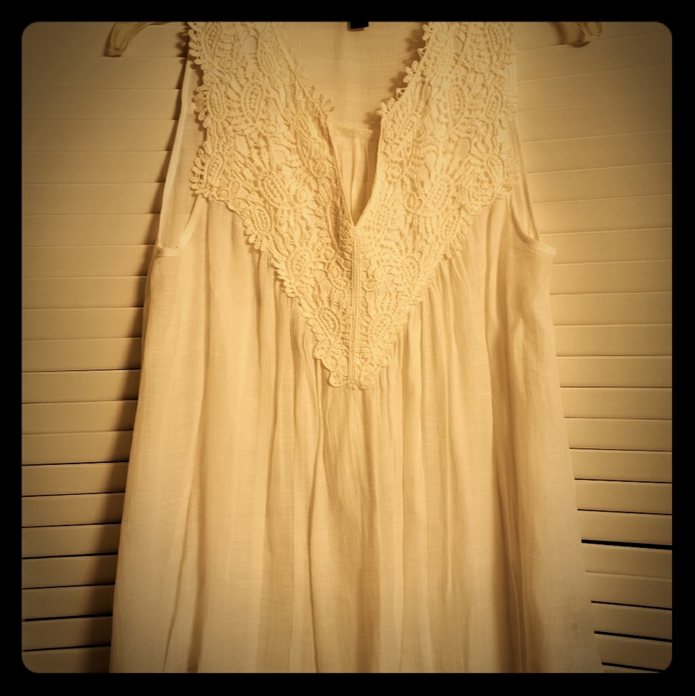 Sleeveless tunic creme colored